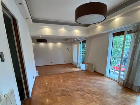 Departamento de 5 ambientes con patio y cochera