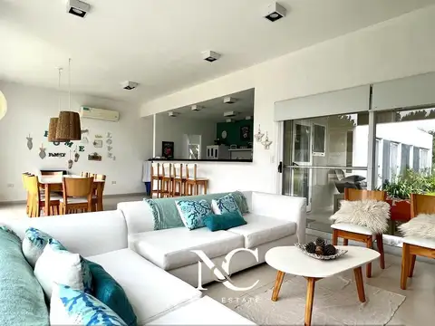Casa en venta en Costa Esmeralda con gas natural pileta