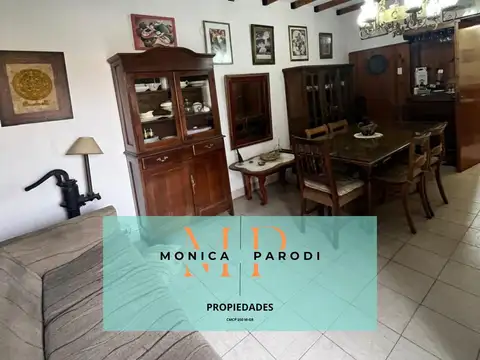 Casa en Venta con 2 cocheras