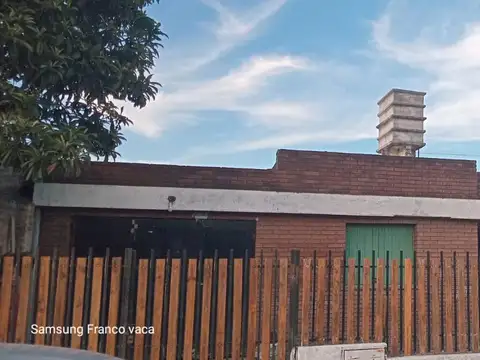 SE VENDE CASA DE 2 DORMITORIOS EN B° SAN JORGE