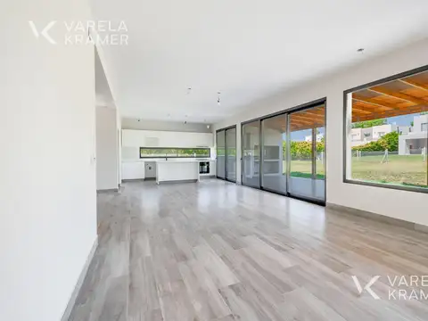 Casa en Venta en Pilar del Este - Santa Guadalupe, USD 289.000