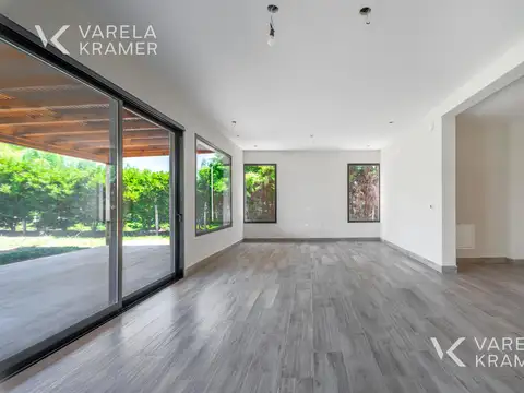 Casa 5 ambientes con 3 baños