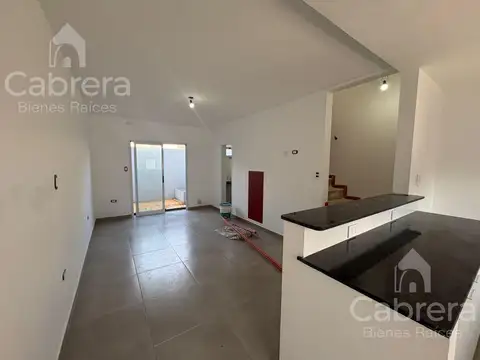 Depto Tipo Casa en Venta en Los Hornos, USD 70.000
