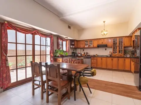 CASA EN VENTA 4 DORMITORIOS BARRIO MARTIN 