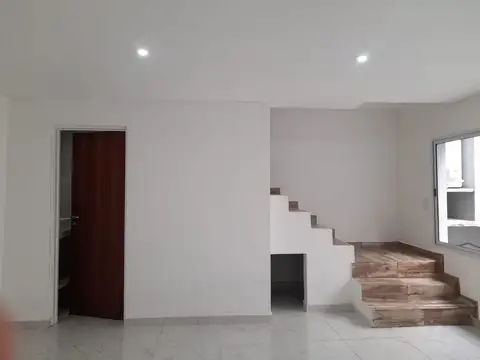 PH EN ALQUILER EN REMEDIOS DE ESCALADA.