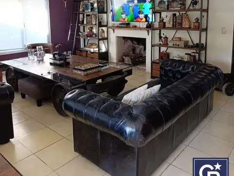 Casa 11 ambientes con 3 baños