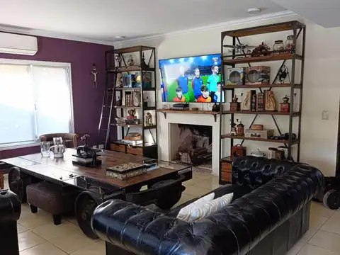 Casa 11 ambientes con 3 baños