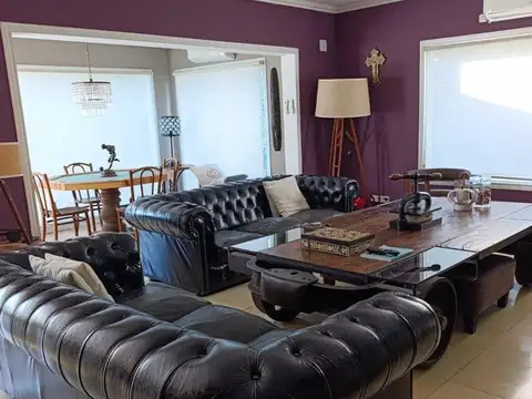 Casa en Alquiler con 3 cocheras