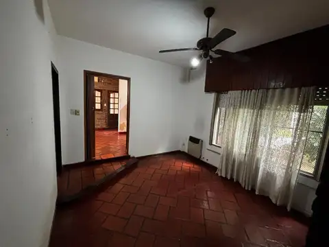 Casa en Alquiler con 1 cochera
