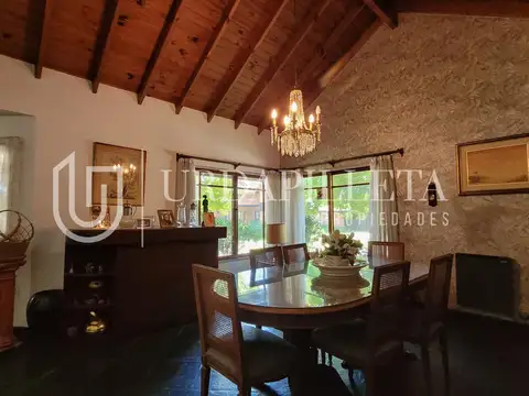 Casa en Venta con 2 cocheras