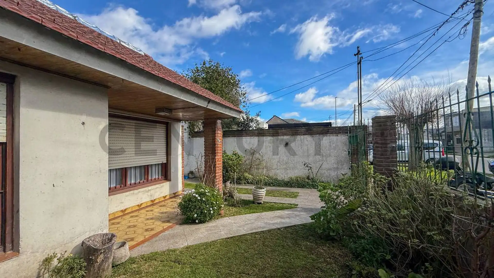 Venta Casa 3 Ambientes con garaje y parque Villa Primera