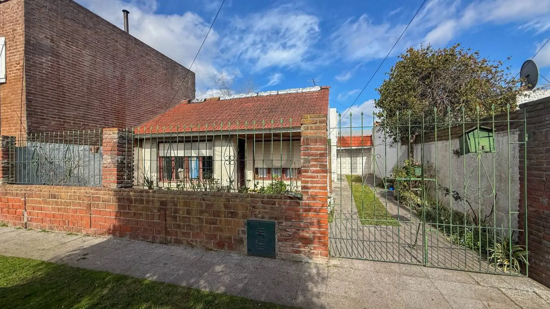 Venta Casa 3 Ambientes con garaje y parque Villa Primera