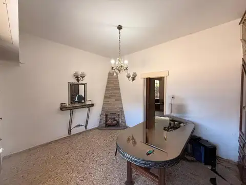 Amplio PH de 4 ambientea al frente con Cochera y balcón.