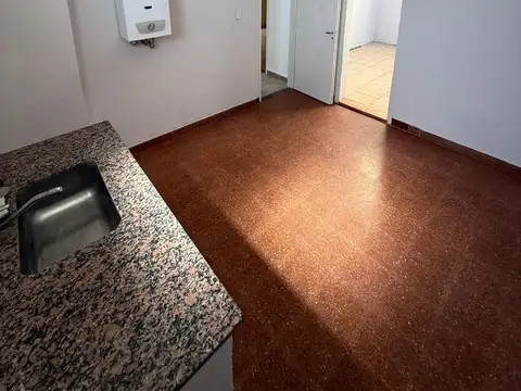 Departamento dos ambientes con patio.