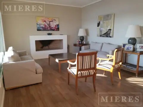Casa en Alquiler Temporal con 2 cocheras