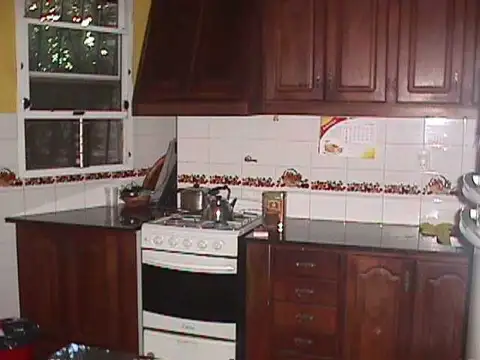 Casa 3 ambientes con 2 baños