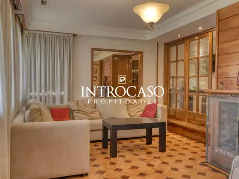 Casa 5 ambientes con 4 baños