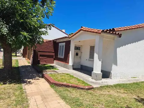 VENTA CASA 3 AMB. CON COCHERA