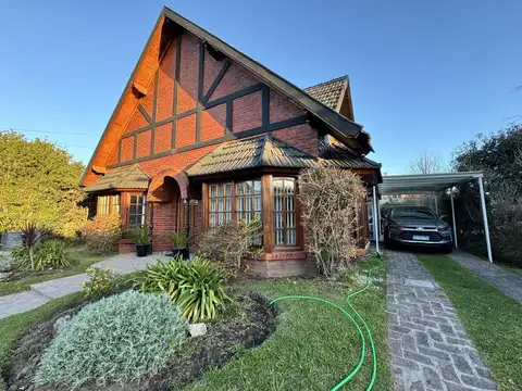 Venta de casa con pileta en El Sosiego