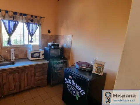 Casa y dos locales en venta. En el Centro de Manuel Alberti, Pilar. CON PLANOS!