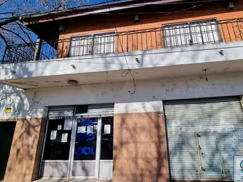 Casa y dos locales en venta. En el Centro de Manuel Alberti, Pilar. CON PLANOS!