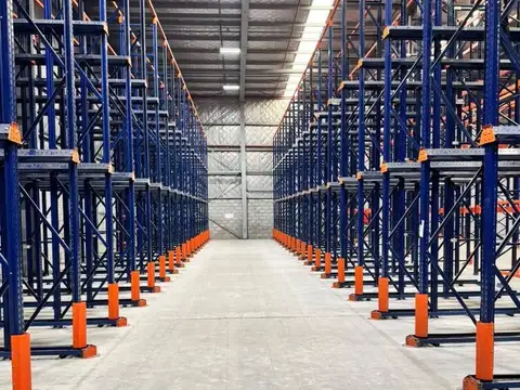 Depósito en alquiler con 1000 posiciones de racks incluidas. Oportunidad unica en Polo Ezeiza