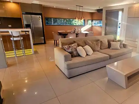 Venta Casa 3 dormitorios con jardín y piscina San Sebastian Funes Santa Fe