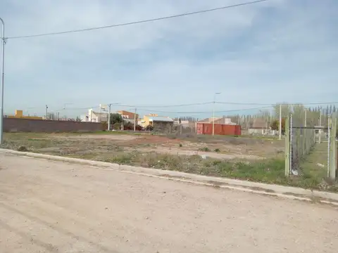 Venta de lote con salida a dos calles