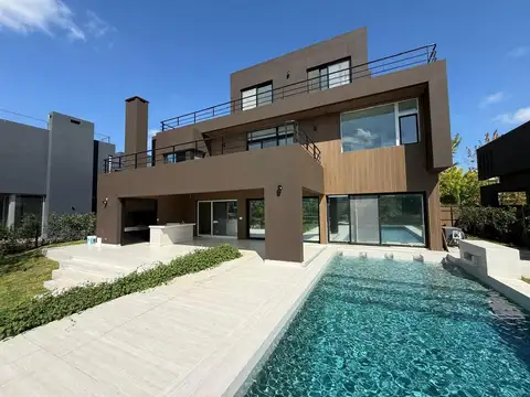 Av De La Riviera 560