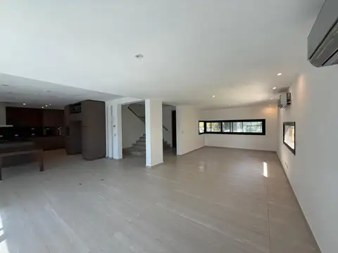 Casa en Venta con 6 cocheras
