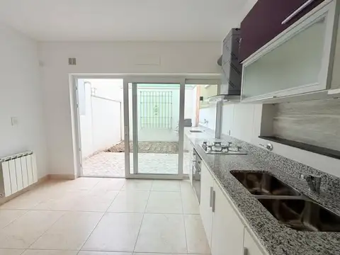 Duplex 3 ambientes Ramos Mejía con cochera a estrenar.