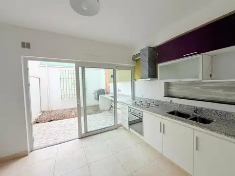 Casa en Alquiler con 1 cochera
