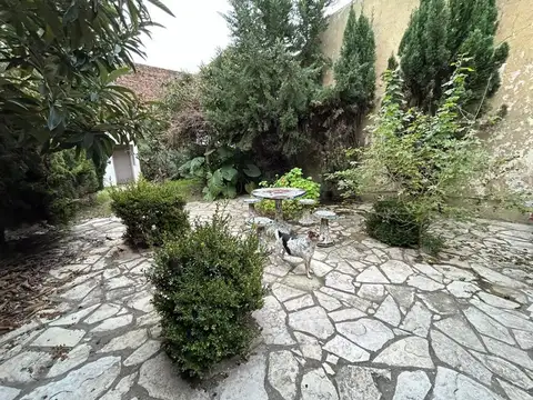 VENTA CASA DE 4AMB A REFACCIONAR LOTE DE 262M2