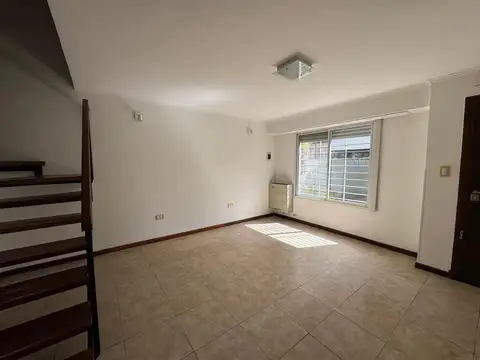 Depto Tipo Casa en Alquiler de 4 ambientes
