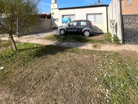CASA EN VENTA DE 3 DORMITORIOS EN IBARLUCEA 