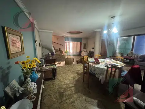 Casa 5 ambientes con 2 baños