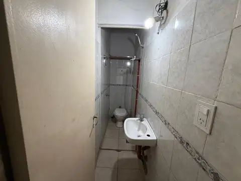 VENTA LOCAL SAN NICOLAS CON SOTANO OPORTUNIDAD