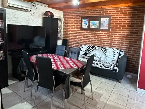 VENTA - CASA EN EXCELENTE ESTADO EN BANFIELD – CALLE BUENOS AIRES 940