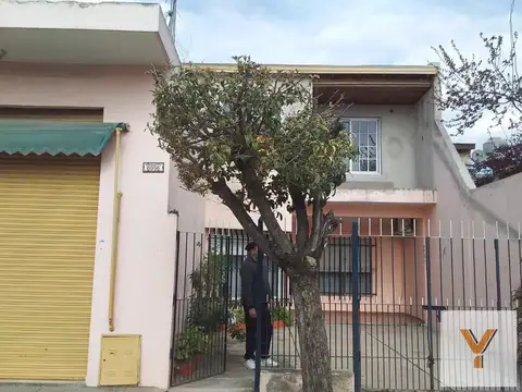 Casas en venta - 4 Dormitorios 3 Baños 1 Cochera 1 Local - Gonzalez Catan, La Matanza