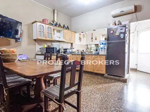 Casa en Venta con 3 cocheras