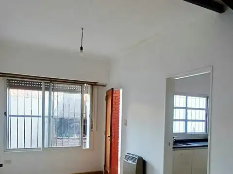 Depto Tipo Casa 3 ambientes con 2 baños