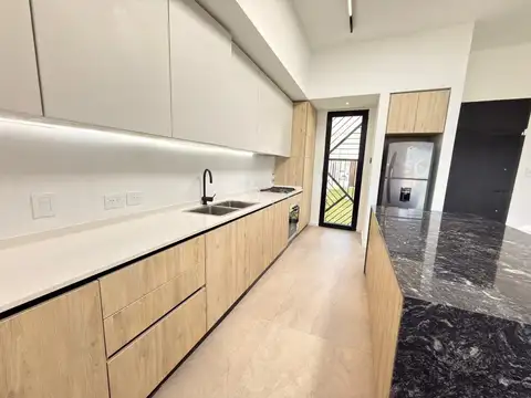 VENTA - CASA 2 DORMITORIOS CON JARDIN - ALVEAR