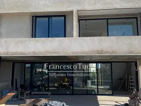 Casa 4 ambientes con 3 baños