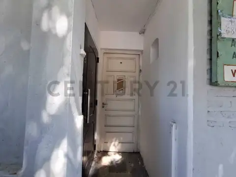 CASA EN VENTA MULTIFAMILIAR 5 DORMITORIO 2 PLANTAS COCHERA PATIO