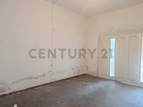 Casa 6 ambientes con 2 baños