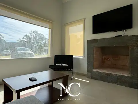 Casa 4 ambientes con 2 baños