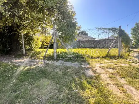 EL ALGARROBO . Entre Av Directorio