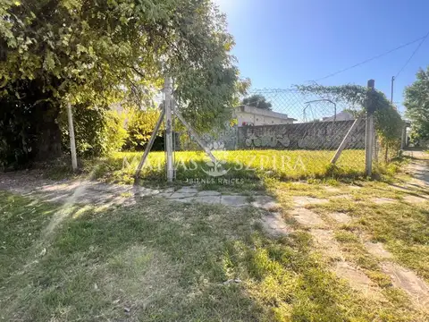 EL ALGARROBO . Entre Av Directorio