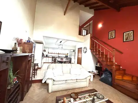 CASA 4 AMBIENTES EN VENTA LOMAS DE ZAMORA