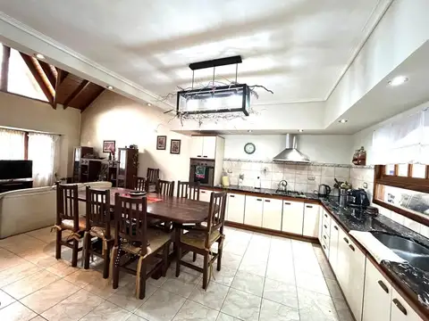 Casa 7 ambientes con 3 baños